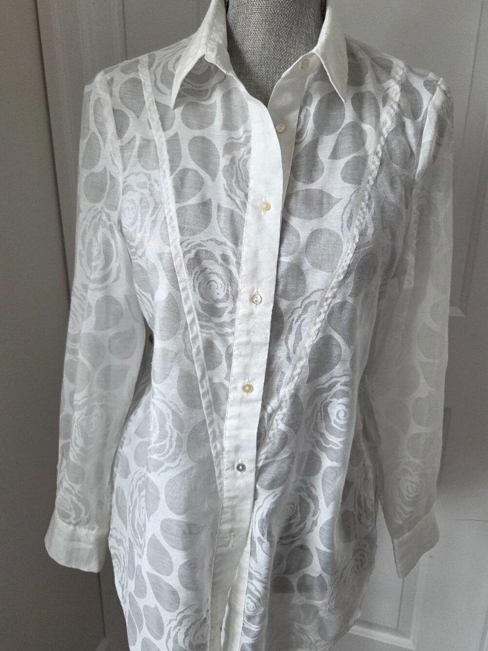 Robert Kitchen feminine white sheer floral cutout blouse size small